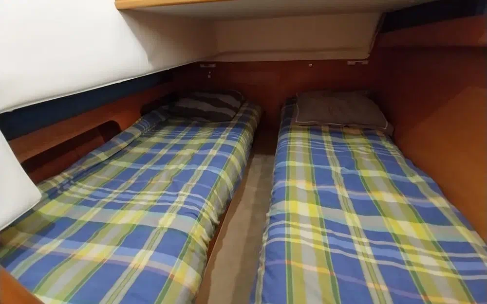 slider 4 Beneteau Antares 10.80 Fly