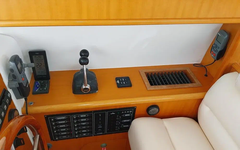 slider 22 Beneteau Antares 10.80 Fly