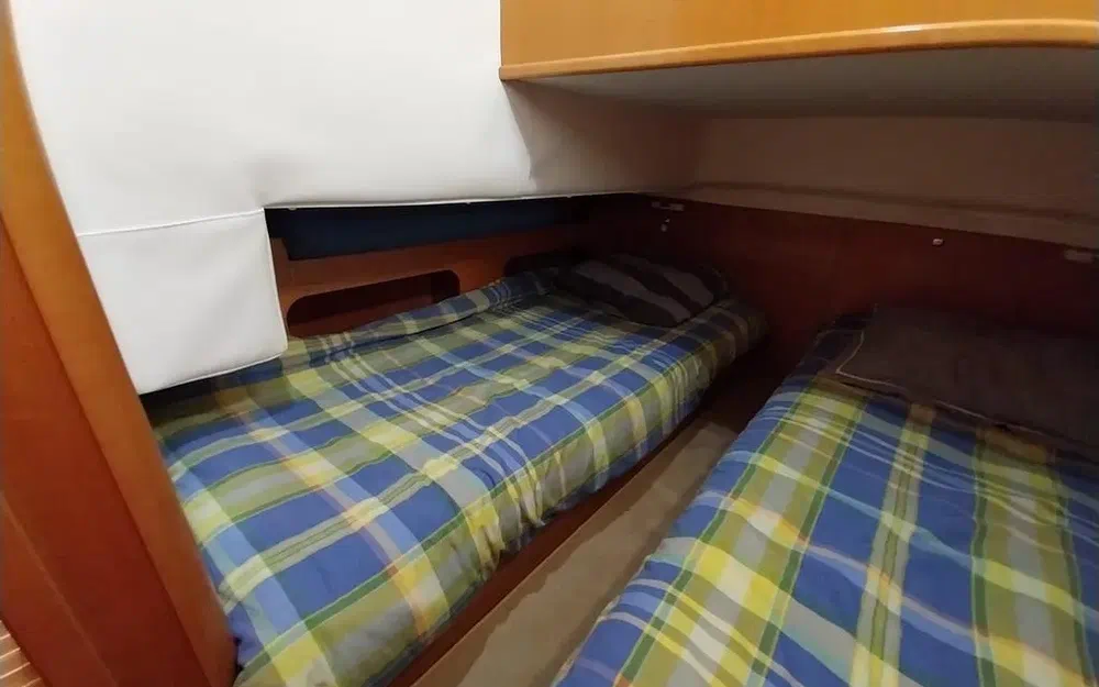 slider 23 Beneteau Antares 10.80 Fly