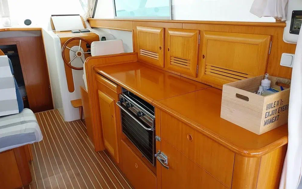 slider 2 Beneteau Antares 10.80 Fly
