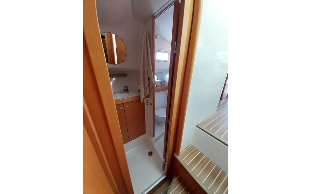 slider 3 Beneteau Antares 10.80 Fly
