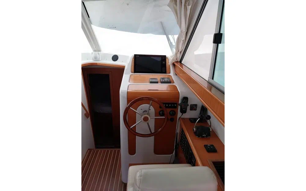 slider 32 Beneteau Antares 10.80 Fly