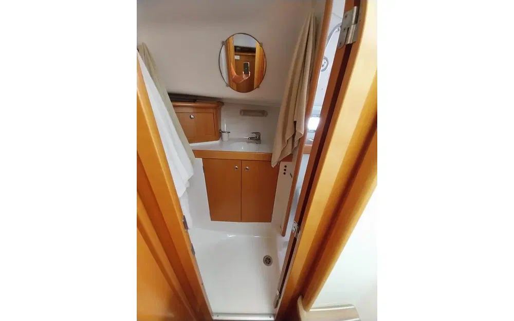 slider 33 Beneteau Antares 10.80 Fly
