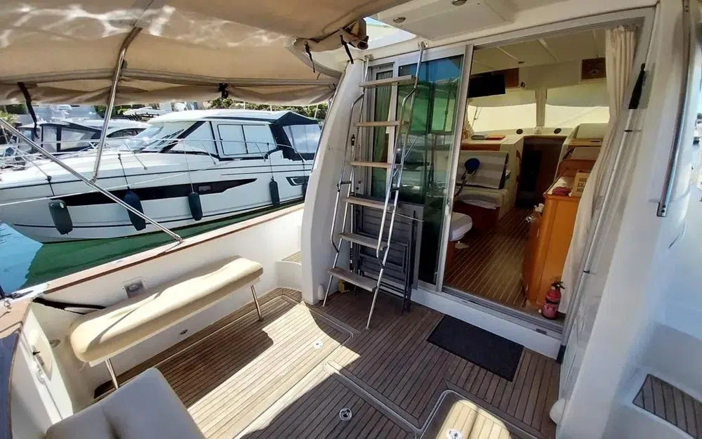slider 44 Beneteau Antares 10.80 Fly