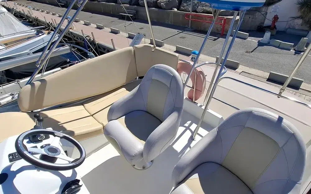 slider 5 Beneteau Antares 10.80 Fly