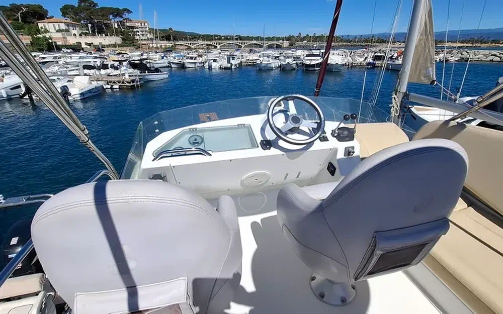 slider 10 Beneteau Antares 10.80 Fly