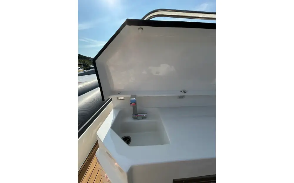 slider 38 Fanale Altore 900 Cabine