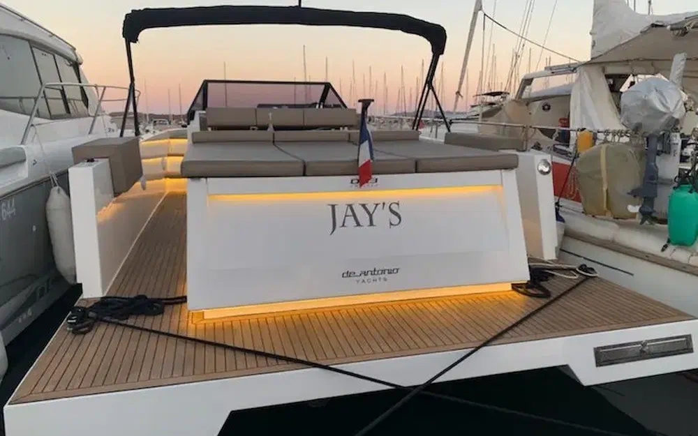 De Antonio YachtsD33 Cruiser