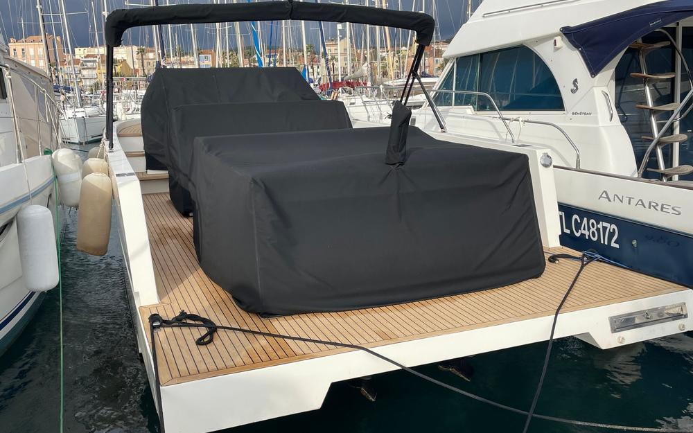 slider 8 De Antonio Yachts D33 Cruiser