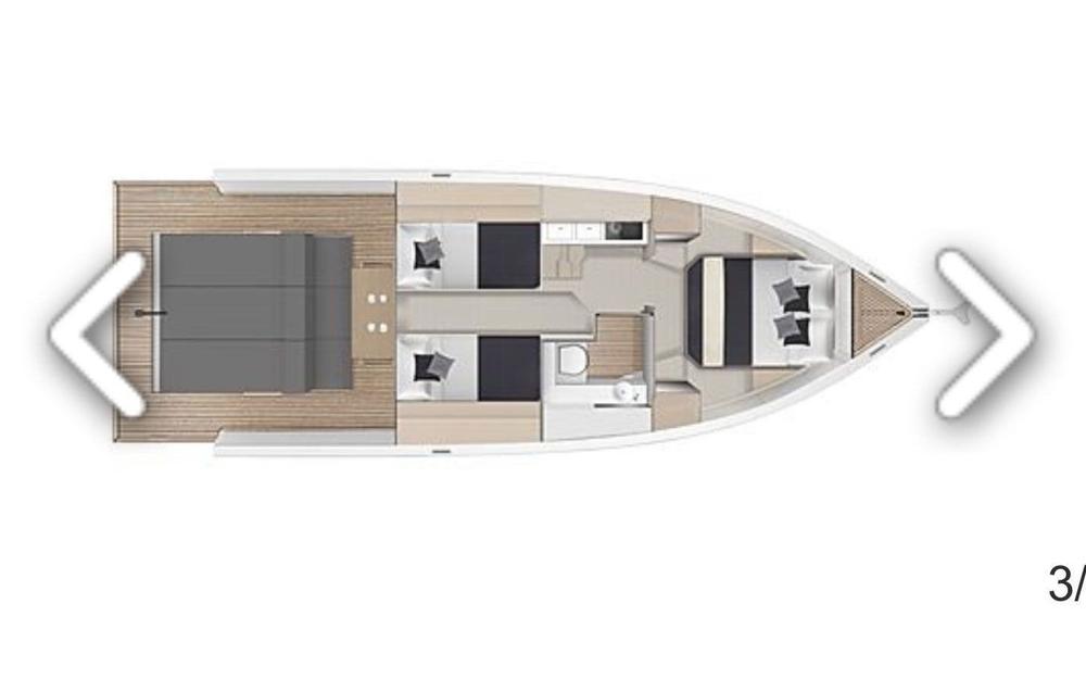 slider 14 De Antonio Yachts D33 Cruiser