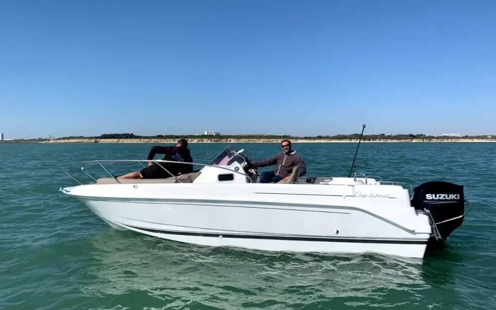 B2 MarineB2 Marine 652 Day Cruiser