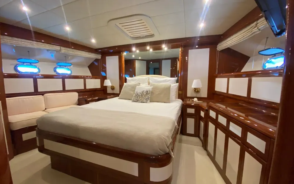 slider 23 Mangusta  72 - null
