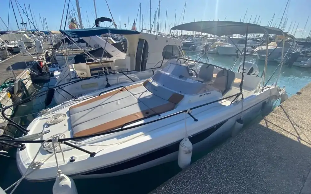 slider 1 Beneteau Flyer 8 SUNdeck V2