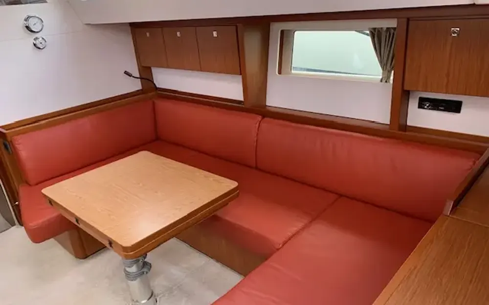 slider 9 Beneteau Sense 46