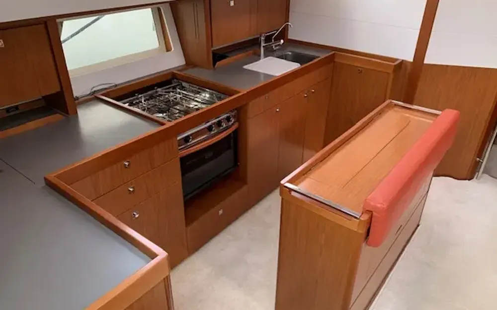 slider 8 Beneteau Sense 46