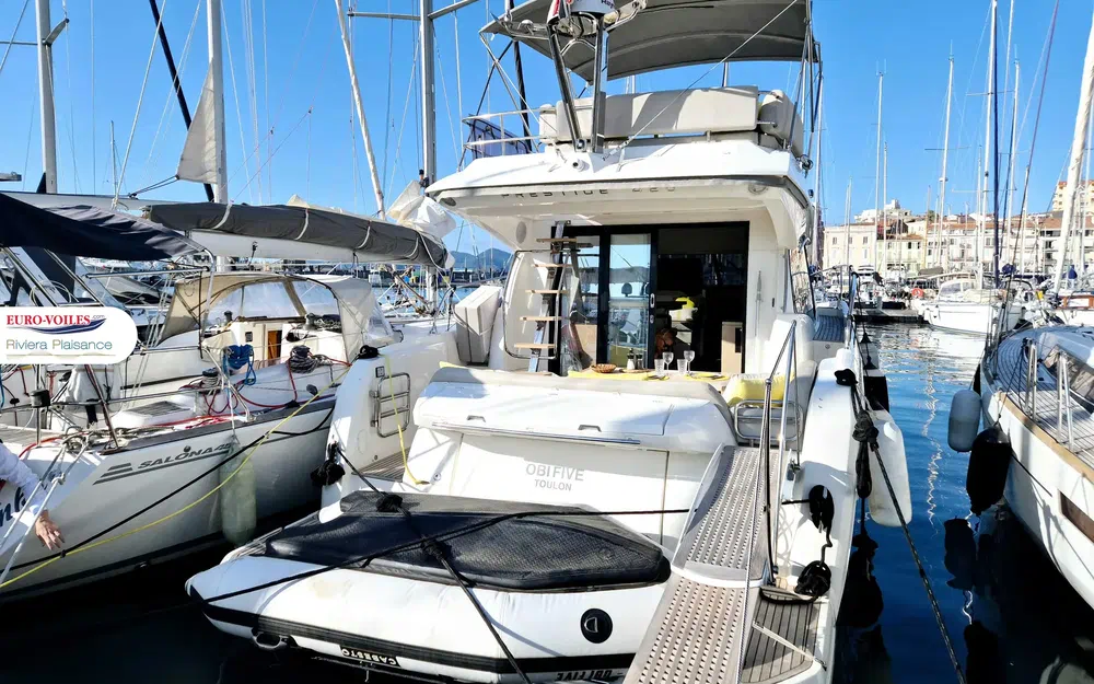 slider 0 Prestige Yachts 420 Fly