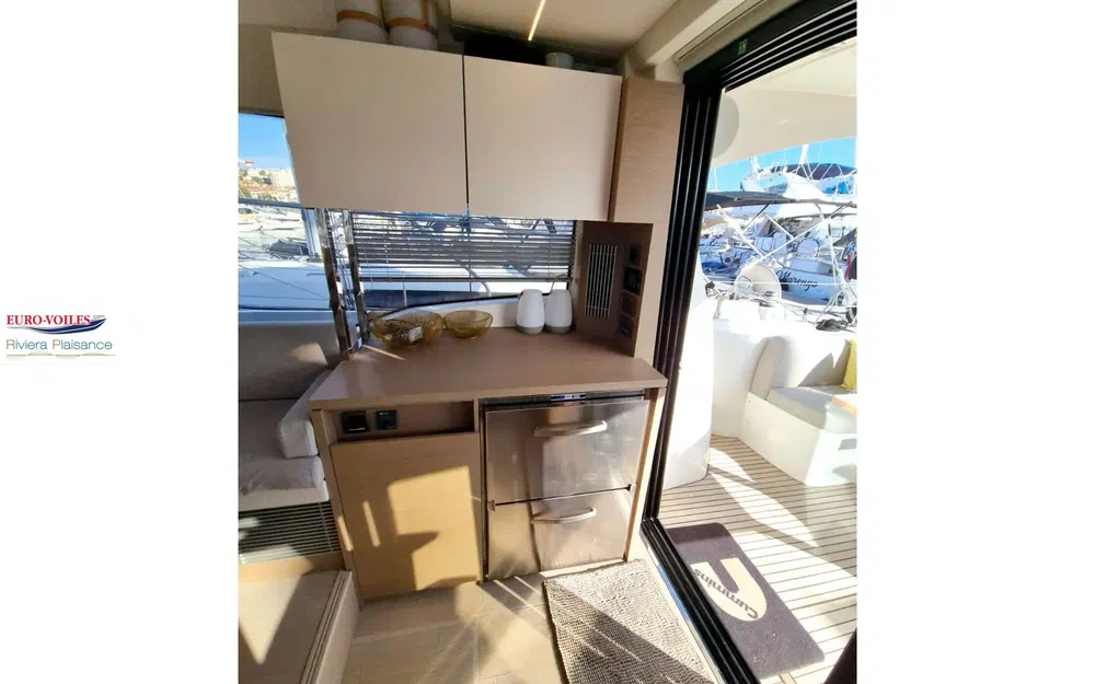 slider 9 Prestige Yachts 420 Fly