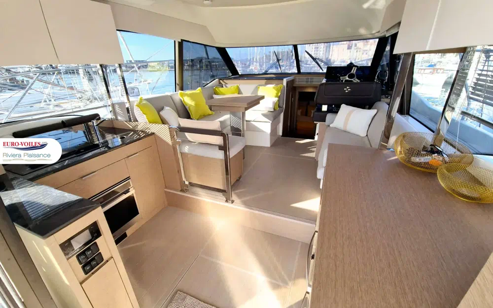 slider 12 Prestige Yachts 420 Fly