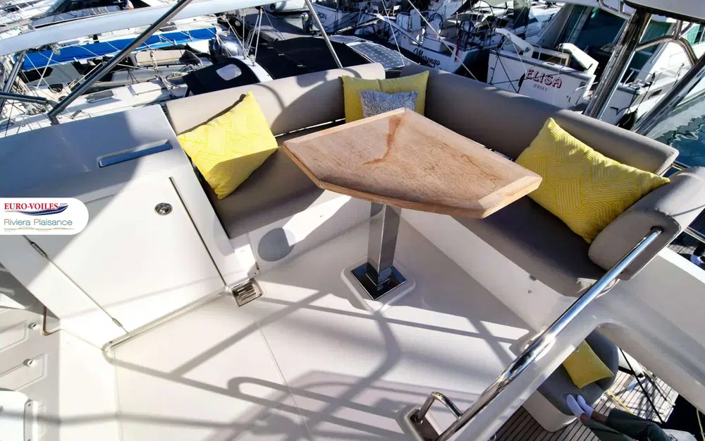 slider 1 Prestige Yachts 420 Fly