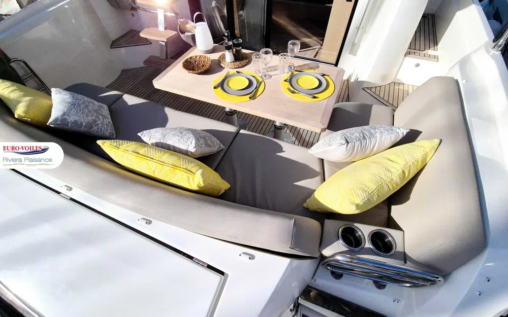 slider 3 Prestige Yachts 420 Fly