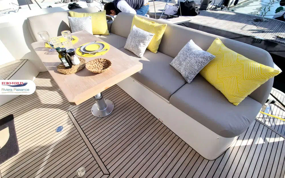 slider 4 Prestige Yachts 420 Fly