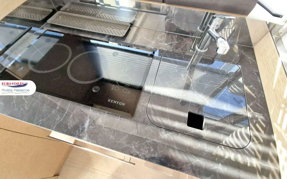 slider 7 Prestige Yachts 420 Fly