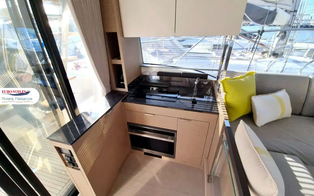 slider 8 Prestige Yachts 420 Fly