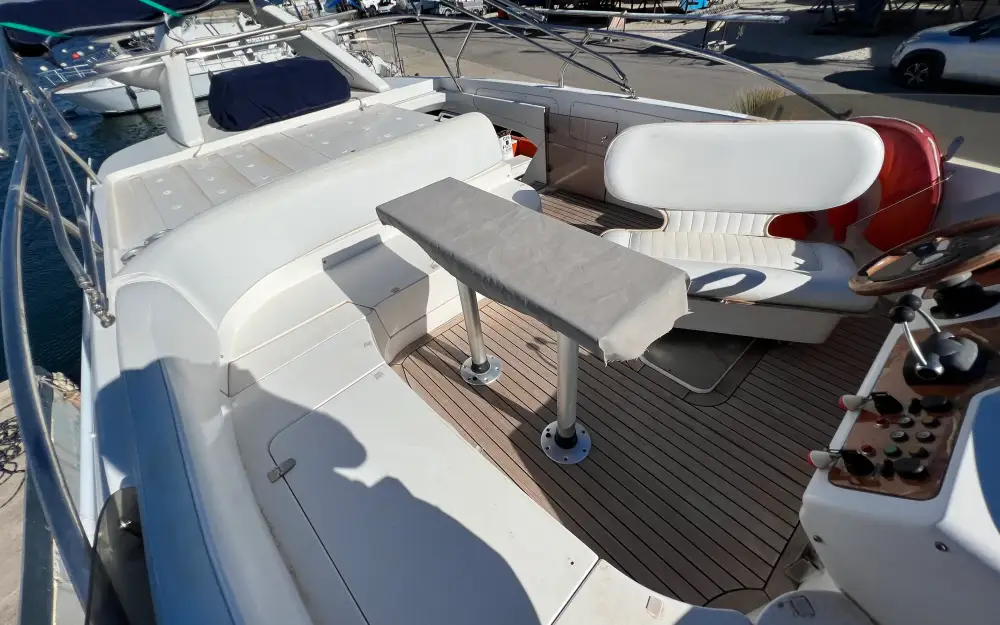 slider 11 Sealine  T 46