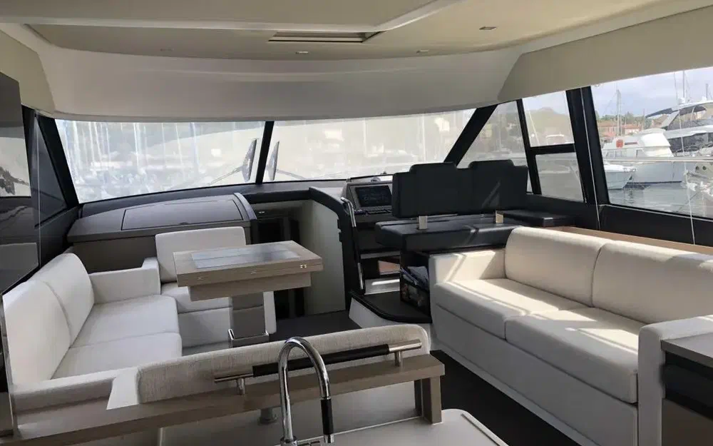 slider 9 Prestige Yachts 560 Fly