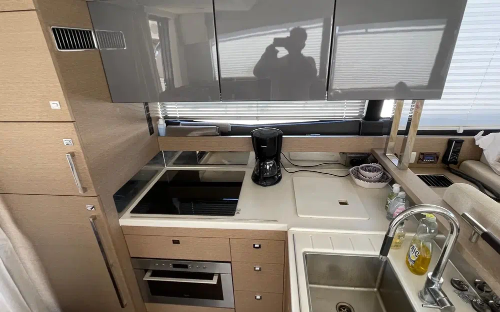 slider 11 Prestige Yachts 560 Fly