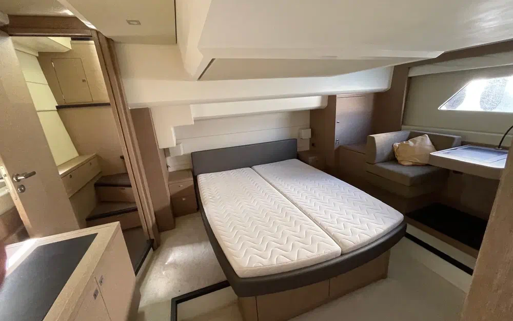 slider 18 Prestige Yachts 560 Fly