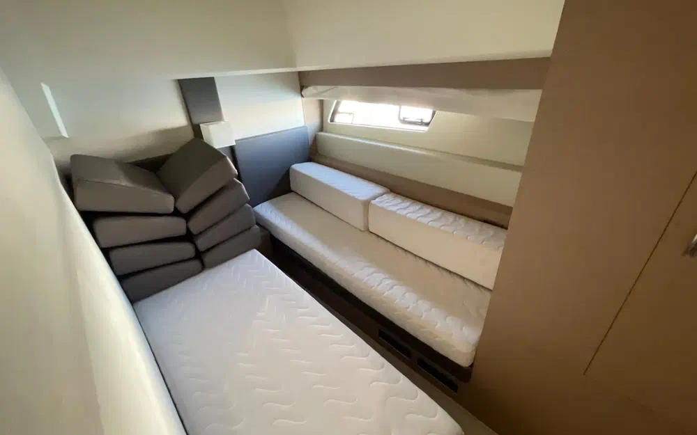 slider 20 Prestige Yachts 560 Fly