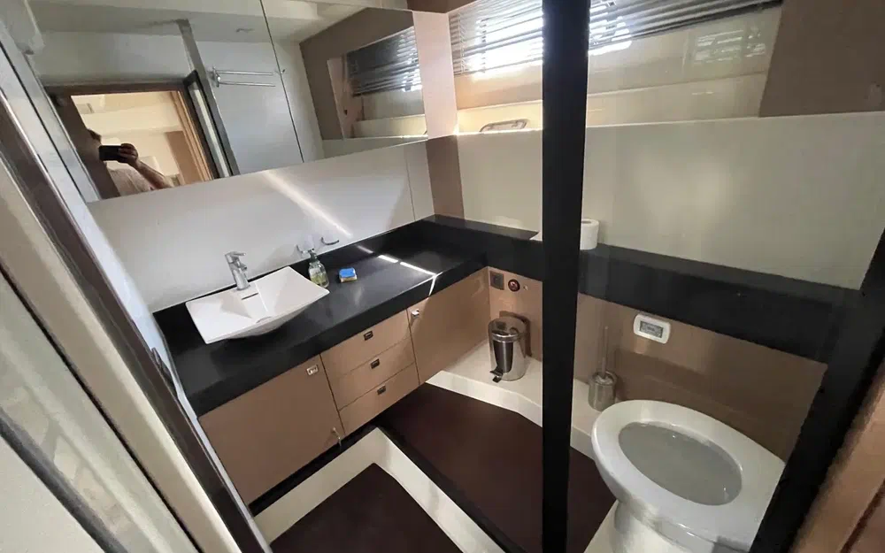 slider 21 Prestige Yachts 560 Fly