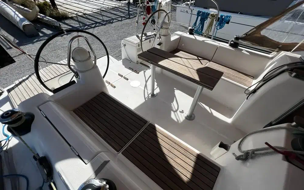 slider 10 Dufour 375