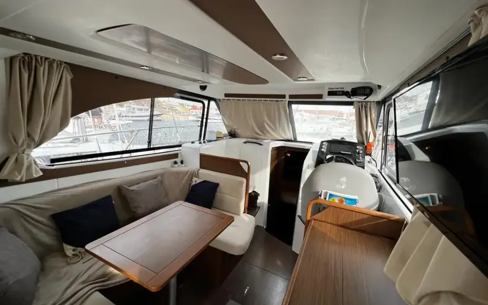 slider 15 Beneteau Antares 30 Fly
