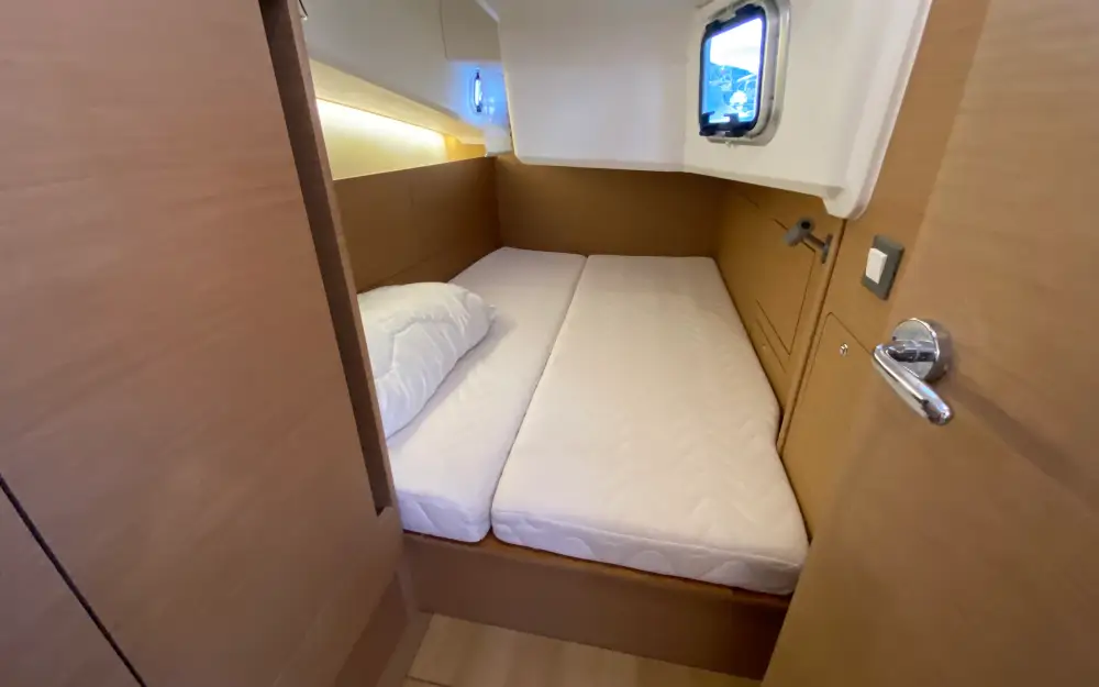slider 10 Jeanneau Sun Odyssey 410