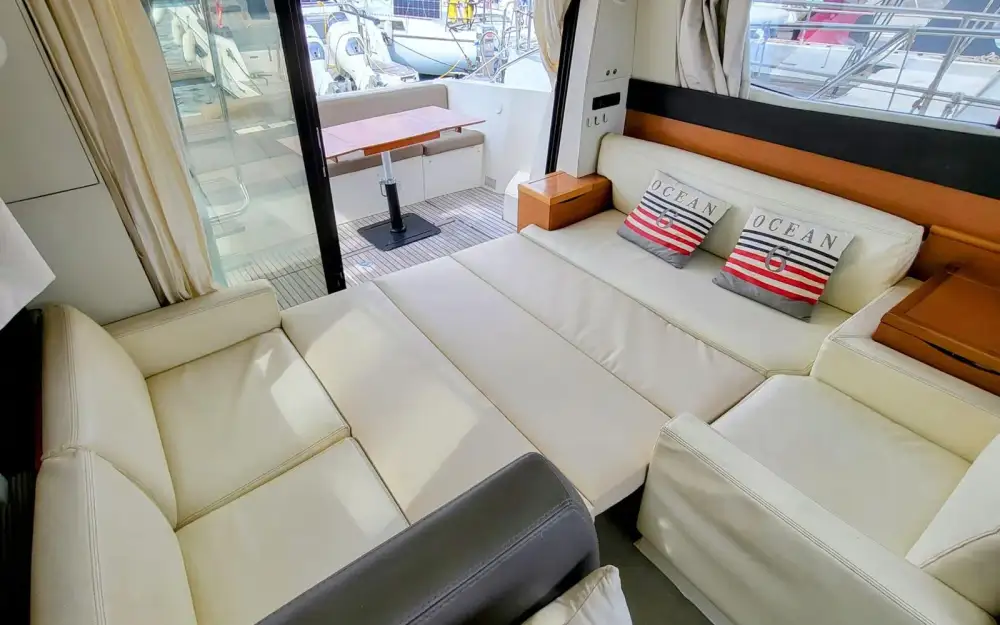 slider 15 Jeanneau Prestige 350 Fly