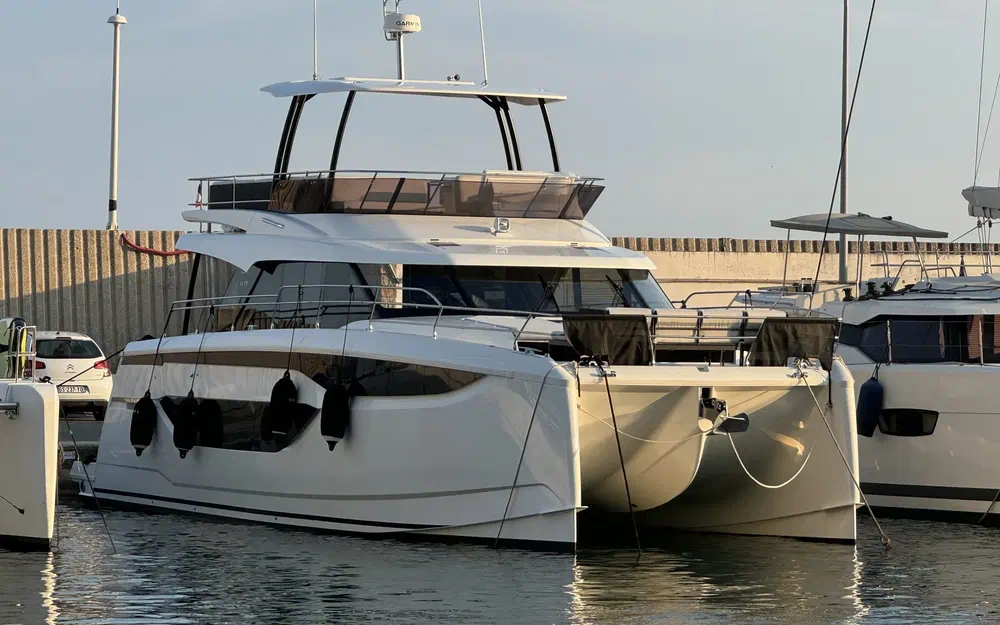 slider 0 Prestige Yachts M48