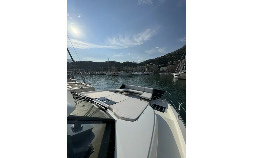 slider 10 Prestige Yachts M48