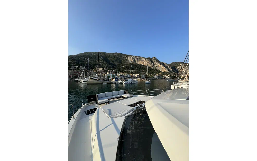 slider 12 Prestige Yachts M48