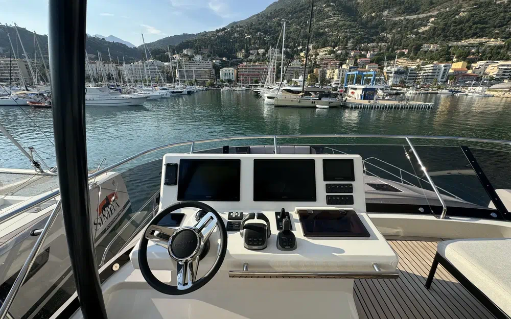 slider 15 Prestige Yachts M48