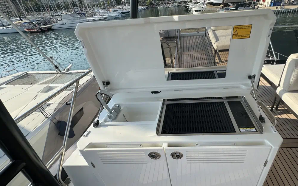 slider 16 Prestige Yachts M48