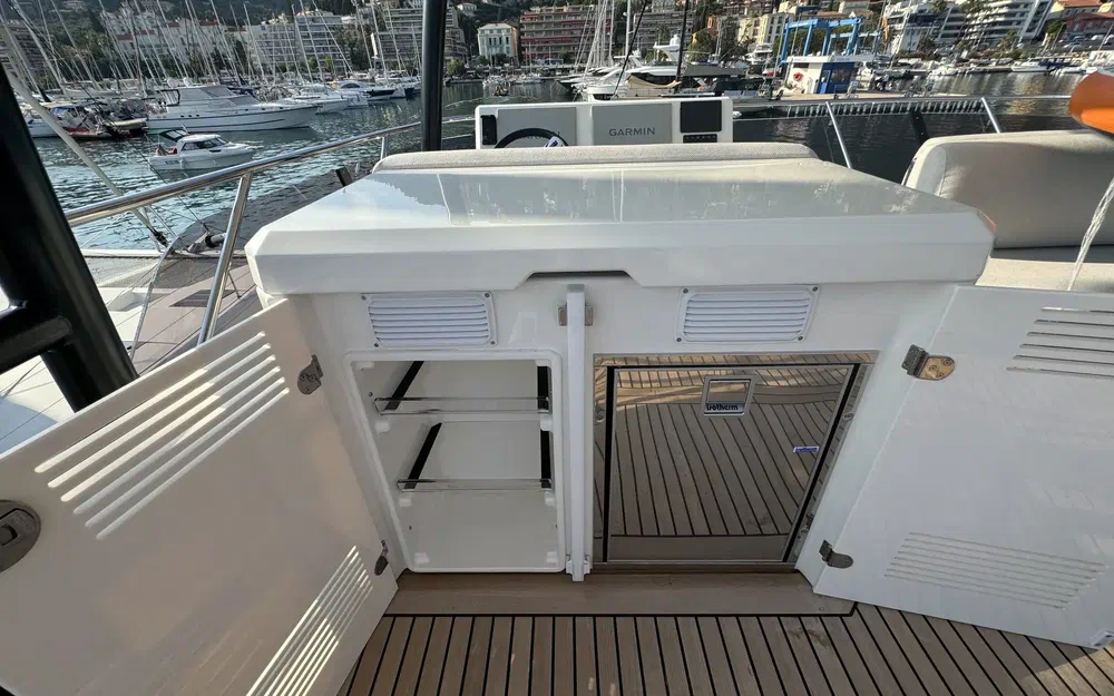 slider 17 Prestige Yachts M48