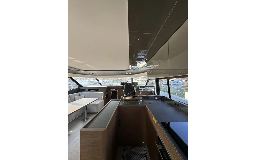 slider 18 Prestige Yachts M48