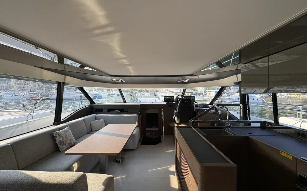 slider 2 Prestige Yachts M48