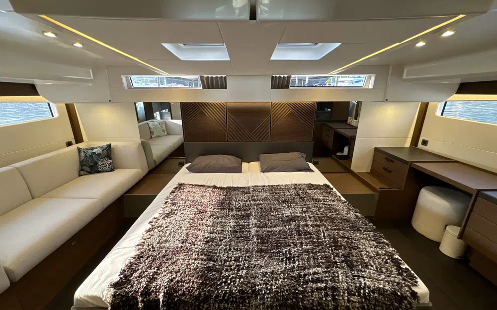 slider 3 Prestige Yachts M48