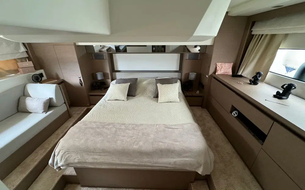 slider 7 Prestige Yachts Prestige 460 Fly