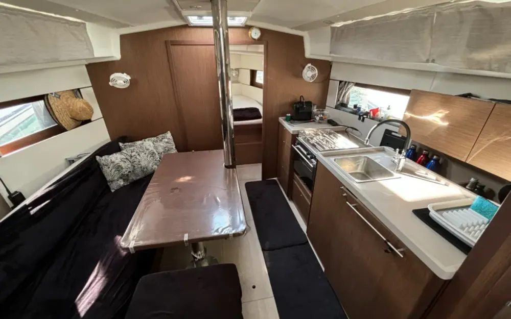 slider 15 Beneteau Oceanis 38.1