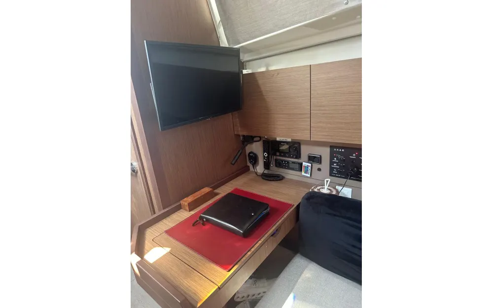 slider 17 Beneteau Oceanis 38.1
