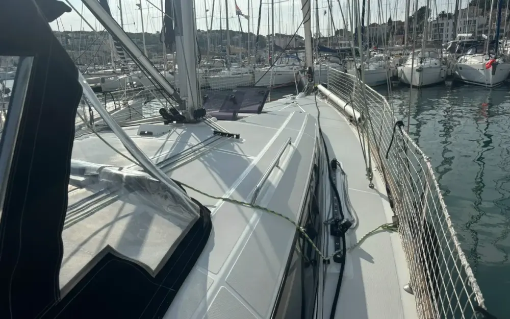slider 2 Beneteau Oceanis 38.1